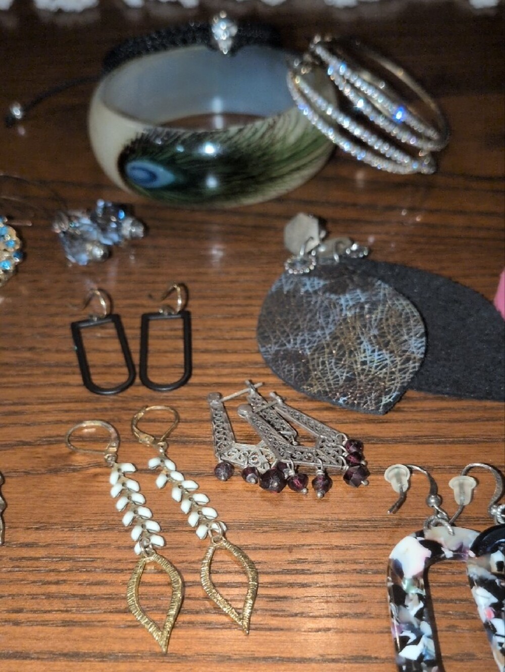 Lot Assorted Women’s Jewelry Set - Pink, Black, Multicolor Earrings & Bracelets - Picture 11 of 17